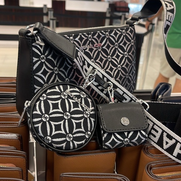 MICHAEL KORS Jet Set Travel Small Logo Jacquard Crossbody With Tech Attach NWT - Picture 2 of 16